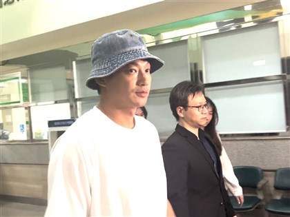 威廉捲閃兵案奪金鐘惹議　李遠：尊重評審團決議