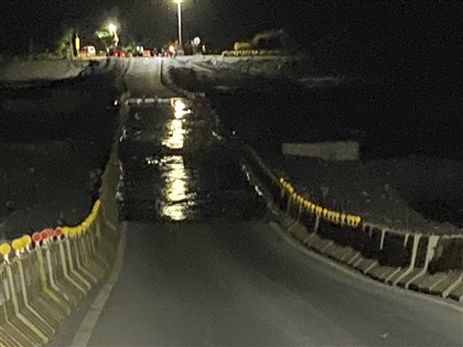 馬太鞍溪新堰塞湖溢流　溪水升70公分涵管便道毀損[影]