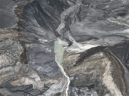 馬太鞍溪新堰塞湖目前蓄水約10萬噸　下游機具疏散大馬村撤離