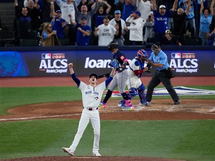 藍鳥關鍵3分砲逆轉水手　勇闖MLB世界大賽與道奇爭冠