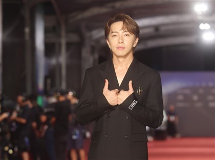 坤達道歉認躲兵役　取消工作提前返台配合調查