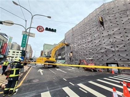 台中市中央市場鷹架倒塌 市府勒令停工開罰18萬