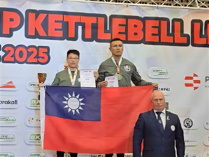 壺鈴世錦賽台灣隊奪佳績　頒獎典禮播國歌選手感動[影]