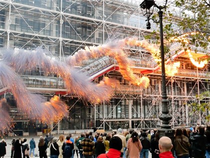 蔡國強用AI模型設計作品　巴黎龐畢度煙火秀引爆藝術與生態論戰