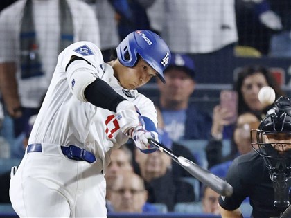 世界大賽G3大谷翔平4安有2轟、9度上壘　道奇弗利曼再見轟終結18局苦戰[影]
