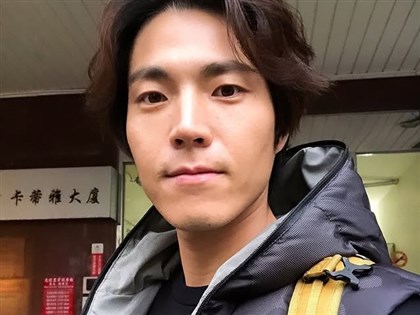 藝人唐振剛承認閃兵 赴新北地檢署自首