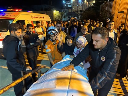 以色列總理下令轟加薩　哈瑪斯暫緩交還人質遺體