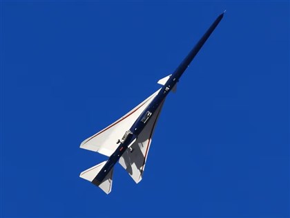 NASA靜音超音速X-59成功首飛　為商用飛行鋪路[影]