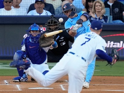 藍鳥開局雙轟一路壓制道奇　世界大賽3勝聽牌[影]