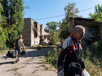 砲聲下的呼喚:烏克蘭志工尋找前線的最後老人