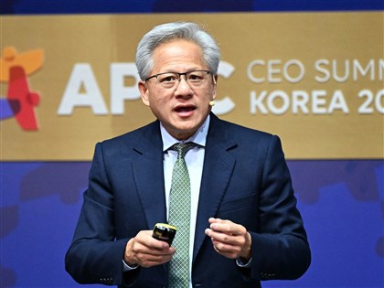 駁泡沫說 黃仁勳APEC演說:AI已開始良性循環