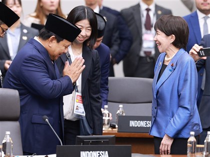 高市早苗「滑椅子」搭話印尼總統　網：社交能力太強
