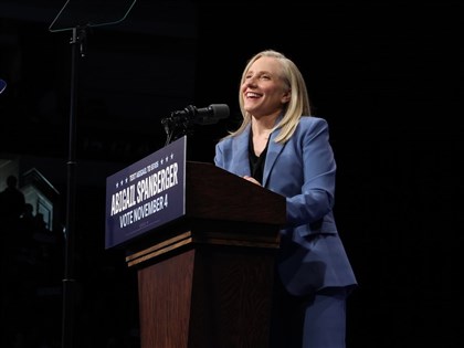 美國維吉尼亞州紅轉藍　史班伯格成首位女州長