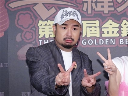 閃兵案再加1藝人 阿達赴新北檢自首30萬元交保