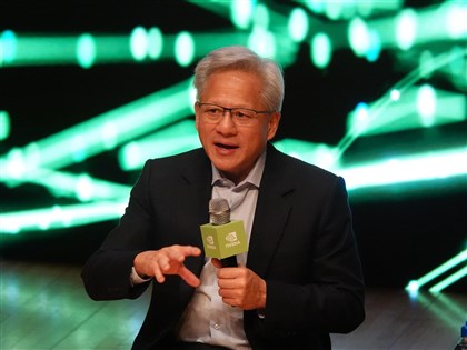 黃仁勳示警:美國束縛產業 AI競賽恐輸中國