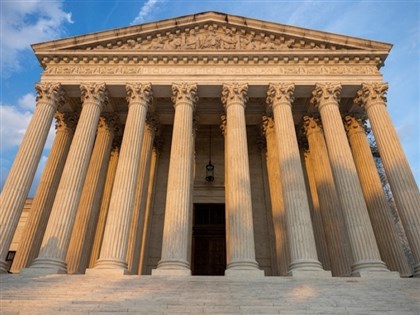 美國最高法院辯論川普關稅 大法官不分保守自由派都質疑