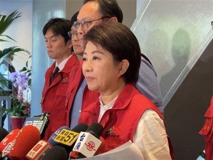 盧秀燕為非洲豬瘟防疫處置鞠躬道歉　台中市府3首長免職[影]