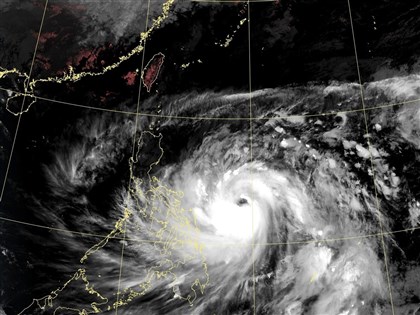 颱風鳳凰最快10日發布海警 估接近台灣強度減弱