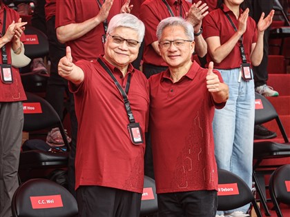 黃仁勳旋風訪台 魏哲家:來要更多晶片、數量是「機密」