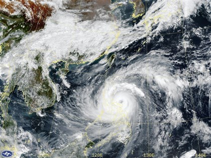 超級颱風鳳凰預計深夜登陸菲律賓 10萬人大撤離