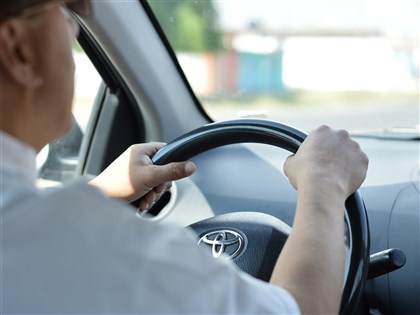 網傳先換駕照可用到75歲　公路局：高齡換照等通知、不需提前