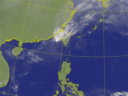 颱風鳳凰續減弱暴風圈縮小　最快傍晚轉熱帶低壓