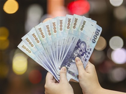 普發一萬11/24開放郵局臨櫃領現　首週依身分證尾數分流