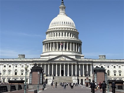 美國政府史上最長關門落幕 兩黨皆輸徒留民怨