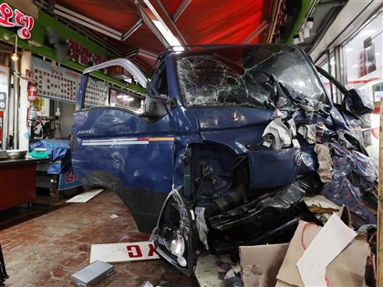 韓國富川卡車衝撞事故 釀2死18傷