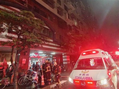 新北八里社區高樓火警　救出1女無生命跡象