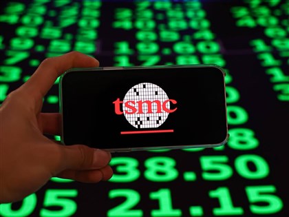 台積電下挫35元　市值跌破37兆元