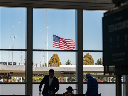 美政府停擺期間6萬人失業 重開首日仍近千航班取消