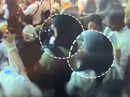 2蒙古女涉新北九份扒竊　湊熱鬧看火燒車遭警逮捕