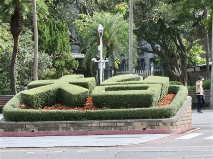 賭颱風假承諾發雞排引人潮 台大:不鼓勵此類活動