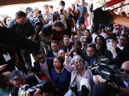 智利總統選舉左派賈拉領先 決選對上極右派卡斯特