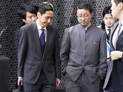 中國司長談判後手插口袋  日網友批態度惡劣[影]