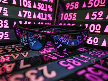 台股噴漲846點創史上單日第2大漲點 台積電強彈60元收1455元