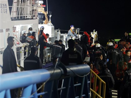 韓國渡輪觸礁擱淺　船上267人全員獲救