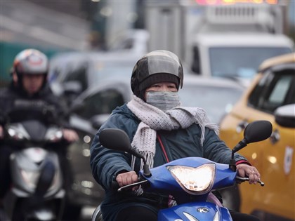 早安世界》21日前水氣減少仍偏冷 週末回暖2天再迎東北季風