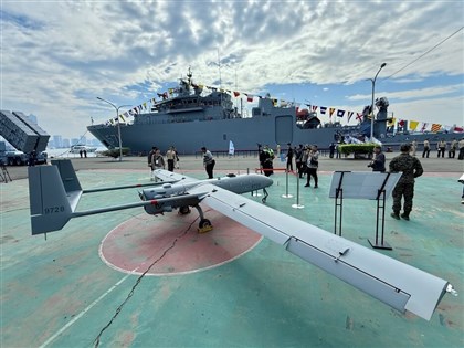 高雄新濱海軍營區22日開放　救難艦大武軍艦首度見客民眾可登艦