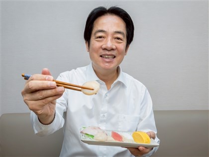 中國暫停進口日水產品　賴總統吃壽司相挺登日本地鐵、各大外媒