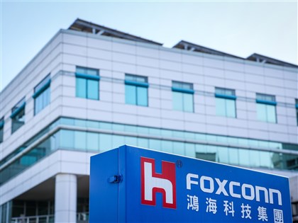 鴻海攜Intrinsic在美設合資企業 攻AI機器人工廠