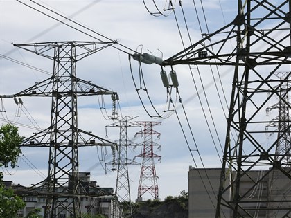 台綜院：10月電力景氣燈號亮紅燈　今年經濟成長上看7%