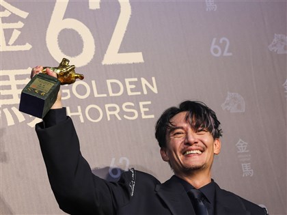 張震2度奪金馬影帝喊幸福　感謝父親張國柱帶領認識電影