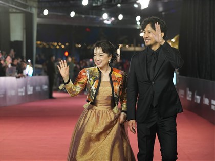 西島秀俊偕翁倩玉走金馬紅毯　最想吃台灣豆花