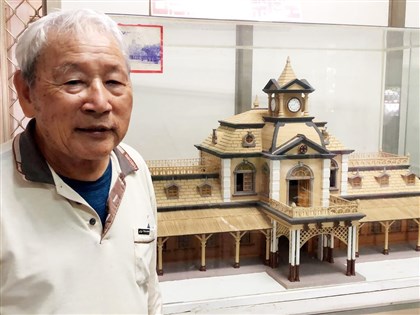 袖珍檜木模型工藝傳承　陳振龍重現百年建築風采