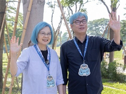 蔡英文秀「藍髮照」應援周子瑜：台灣女兒讓人感動