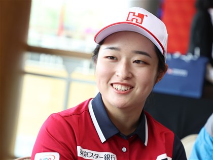 高球新星吳佳晏日巡正賽首封后　笑稱感覺不真實