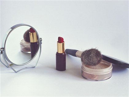 20項化粧品含蘇丹紅　食藥署重罰原料商500萬元