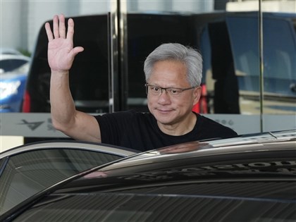 黃仁勳與妻女意外現身台北四平街　傳前往大直張忠謀家